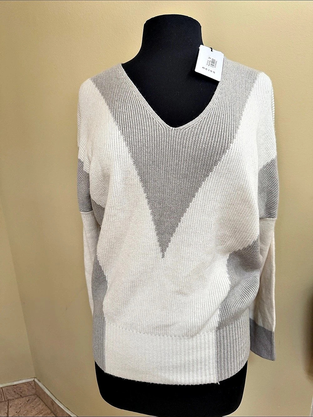 Reiss Geometric V-Neck Sweater White & Gray Medium NWT